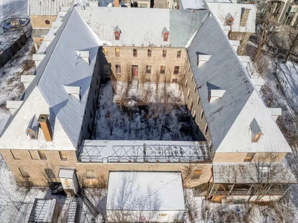 378 Leighton Terrace Ottawa – charming two-storey home with manicured lawn, front porch, and classic brick exterior in a quiet residential neighborhood.